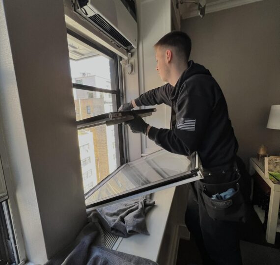Storm Window Cleaning: No Problem For Big Apple!