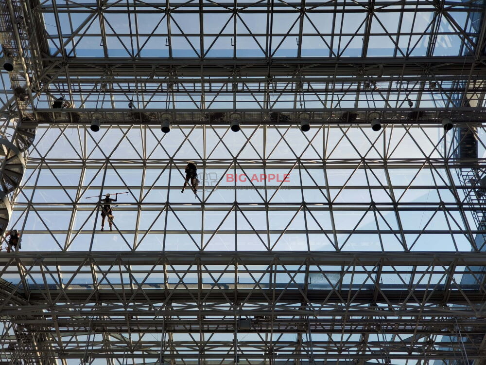 Professional Window Cleaning Services in Javits Center