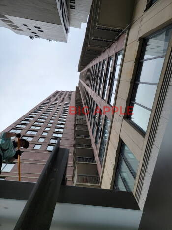 Windows cleaning in 422 east 72 street