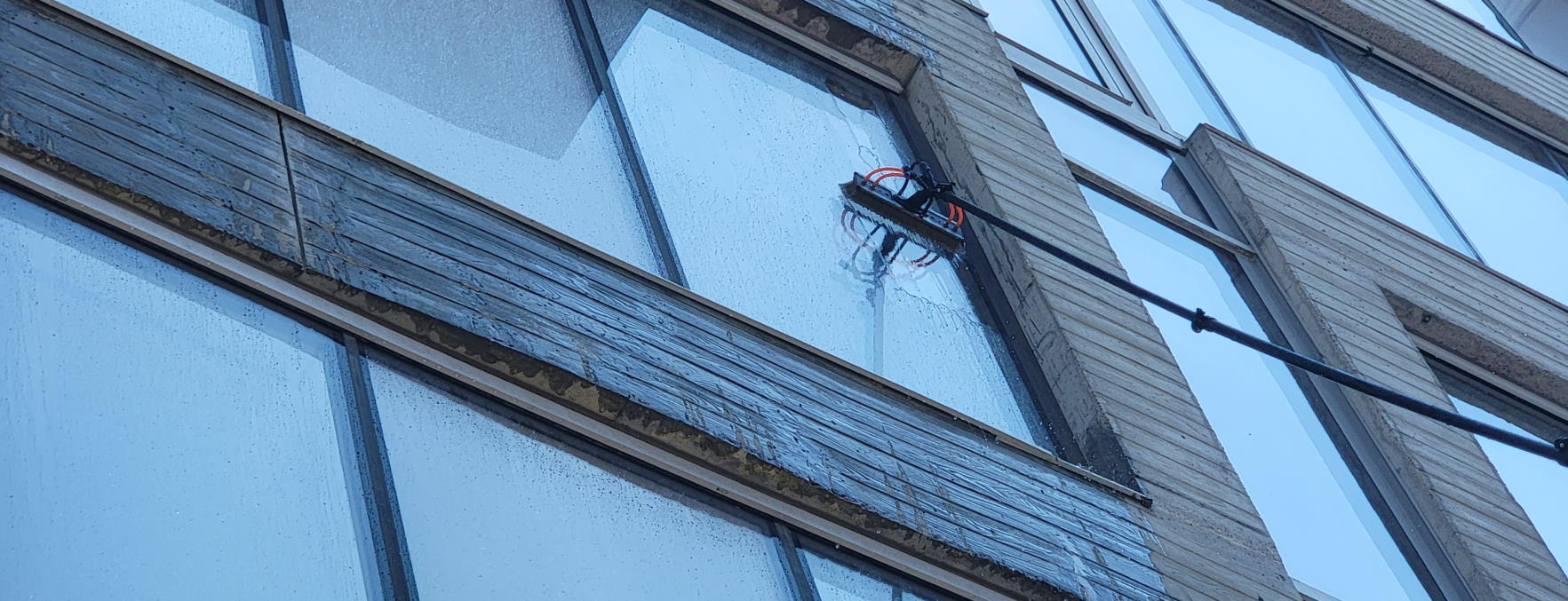 Window cleaning in apartnmets